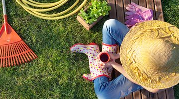 Laying synthetic grass