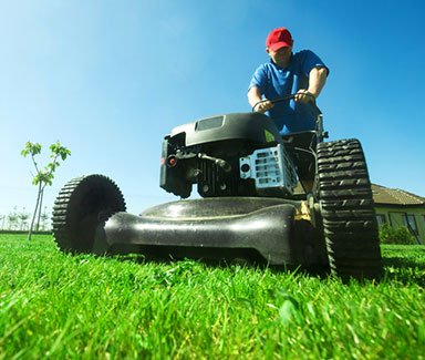Backyard synthetic grass installation